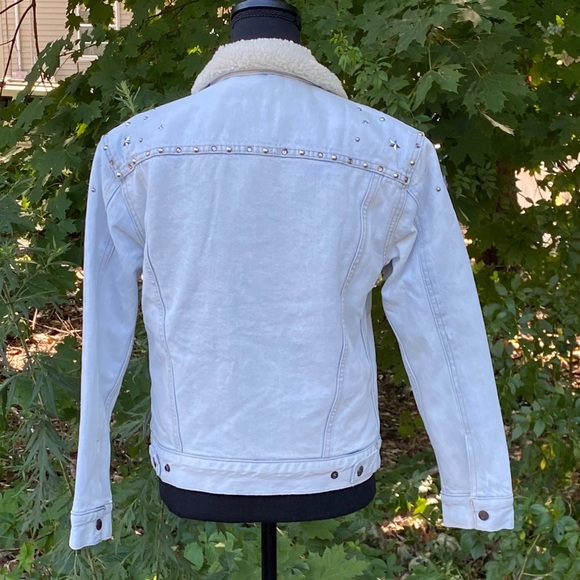 NWT Levi’s Ex-Boyfriend light wash trucker jacket - Picture 5 of 10